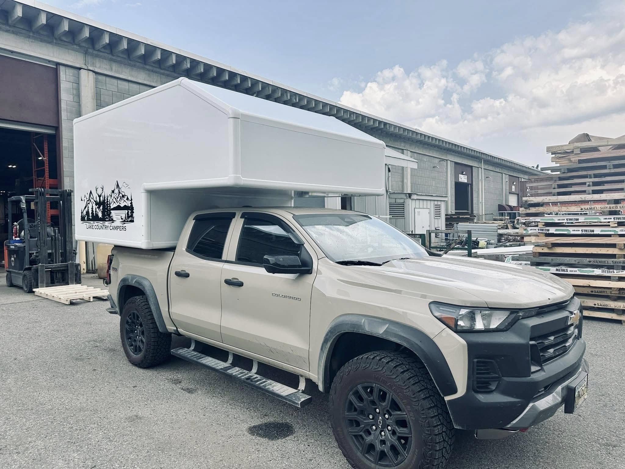 Campeur 4 saisons NORTH XP fabriqué au Québec pour expédition overland, caravan porté 6' , XP6, chevrolet colorado.