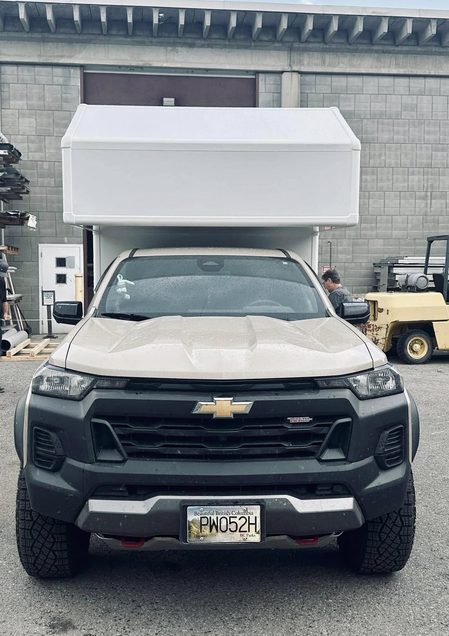 Campeur 4 saisons NORTH XP fabriqué au Québec pour expédition overland, caravan porté 6' , XP6, chevrolet colorado