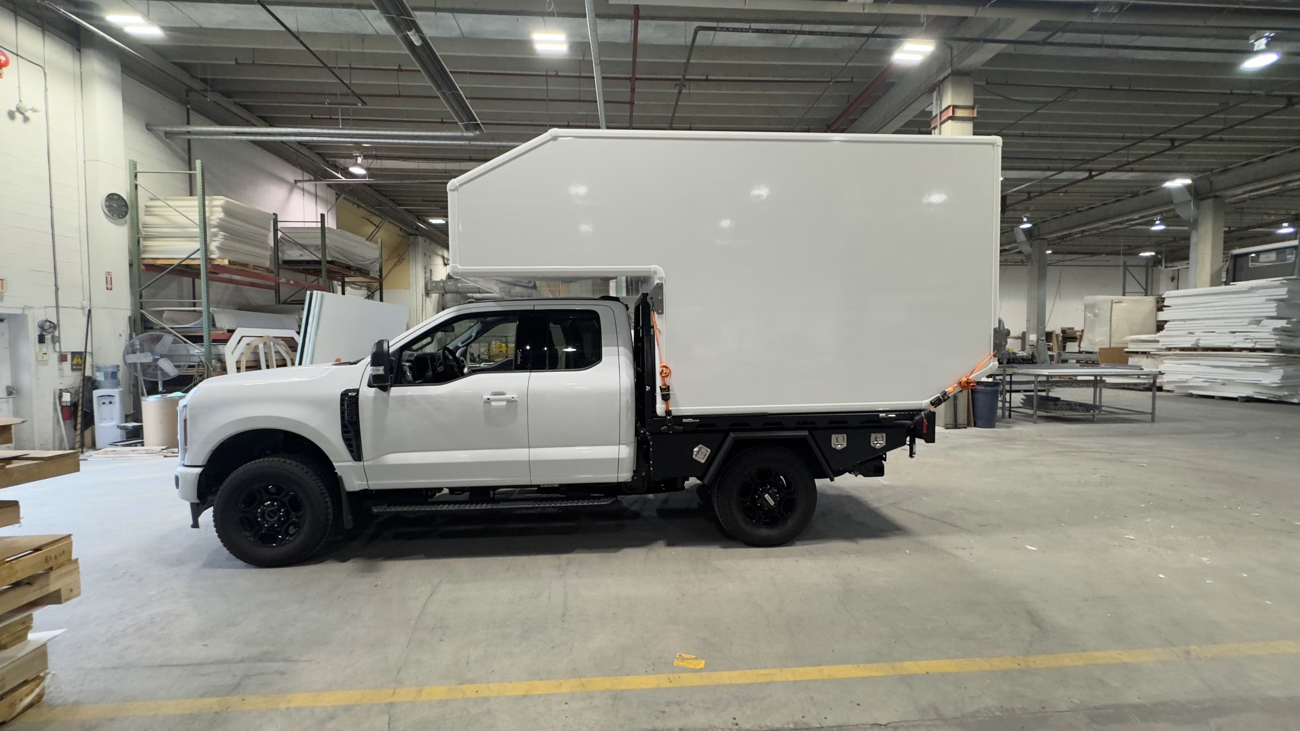 Lake Country Camper - Flatbed 8' - Campeur 4 Saisons